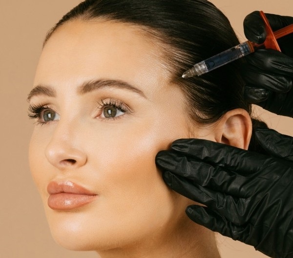دکتر مصطفی صابر: تزریق ژل شقیقه (15% تخفیف با بن کارت هدیه دکتران)