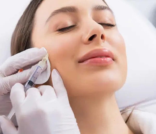 دکتر مصطفی صابر: تزریق ژل گونه (20% تخفیف با بن کارت هدیه دکتران)