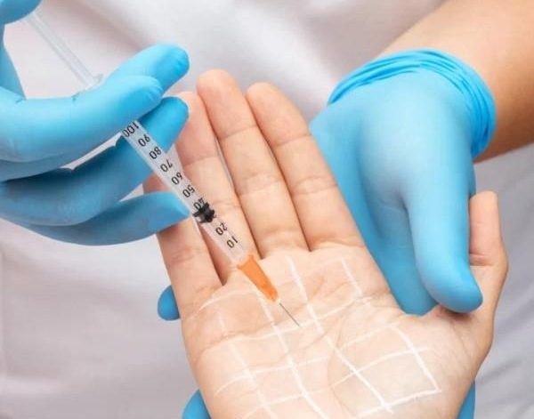 خدمات تزریق بوتاکس کف دست و پا در تبریز